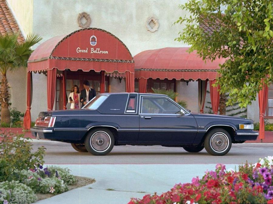  Ford Thunderbird Town Landau 1981 года  (фото 2 из 3)